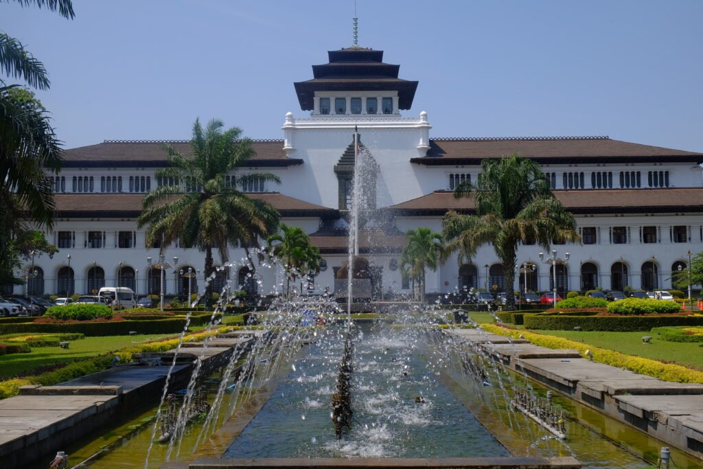 gedung sate bandung yang menjadi pusat gubernur jawa barat